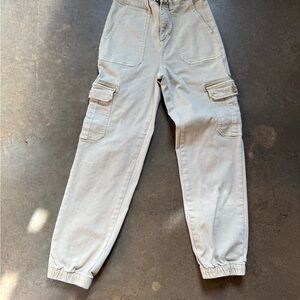 Women’s khaki Vervet Cargo Joggers size 5/27